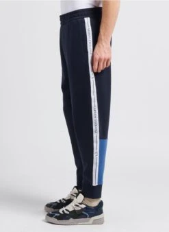 Armani Exchange Jogging A Bandes Logotypées En Coton | Bleu 17 Armani Exchange Jogging A Bandes Logotypées En Coton | Bleu -Sandro Geschaft 4104345